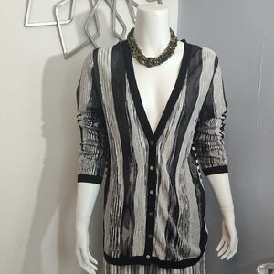 Jones New York Black and Gray Cardigan Sweater. 21" Pit To Pit.28"Long